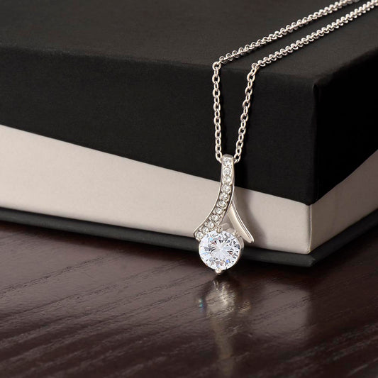 Alluring Beauty Necklace: Elegance That Captivates the Heart